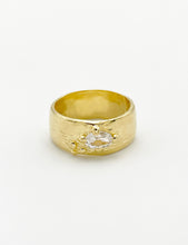 Load image into Gallery viewer, Nahala Solitaire Sapphire Band