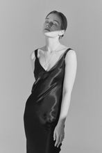 Load image into Gallery viewer, Maris Pendant Necklace