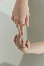 Load image into Gallery viewer, Lyre Sapphire Rope Ring